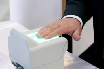 Комбинация смарт-карт и биометрических параметров